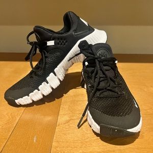 Nike Women’s Black Metcon 4 Cross trainer shoes size 8.5